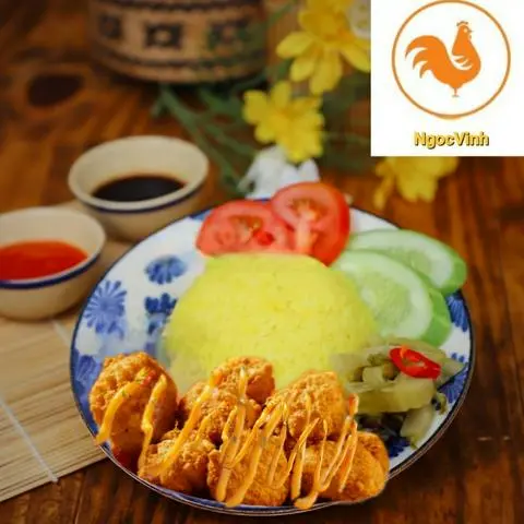 Hình ảnh Cơm Gà Viên Sốt Hoàng Kim
