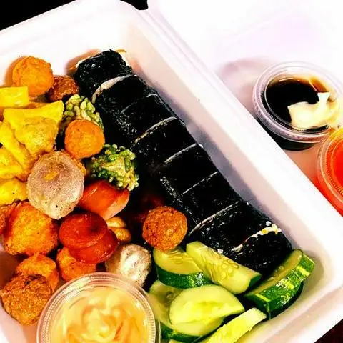 Hình ảnh Combo kimbap và tổng hợp cá viên