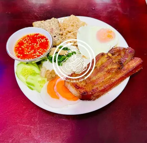Hình ảnh Cơm tấm ba rọi + chả + ốp la