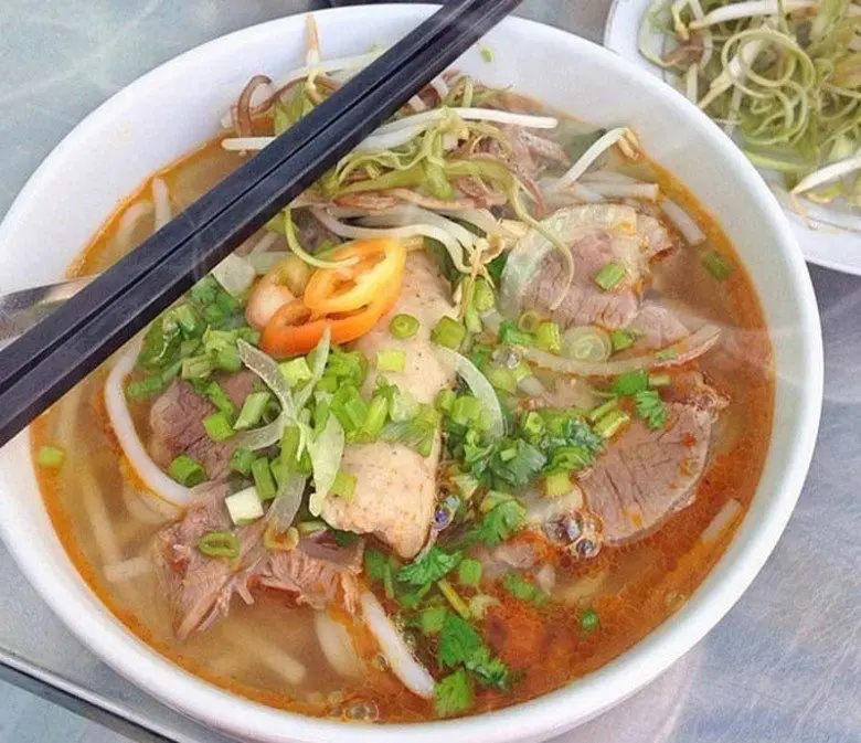 Hình ảnh Bún Bò Tái - Nạm