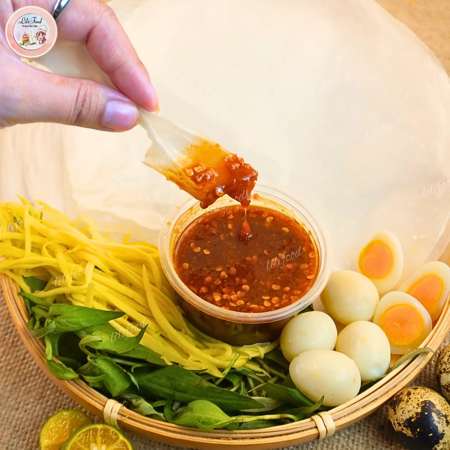 Hình ảnh Bánh Dẻo Chấm Sốt Muối Cay - 5 Trứng Cút