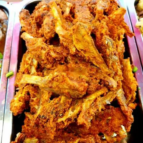 Hình ảnh Cơm cá lù đù tươi ướp muối sả chiên