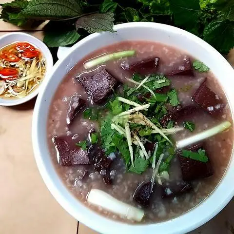 Hình ảnh Cháo huyết ăn kèm