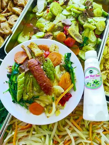 Hình ảnh Cơm Chay Thập Cẩm +  Xúc Xích + Sữa Hạt Sen