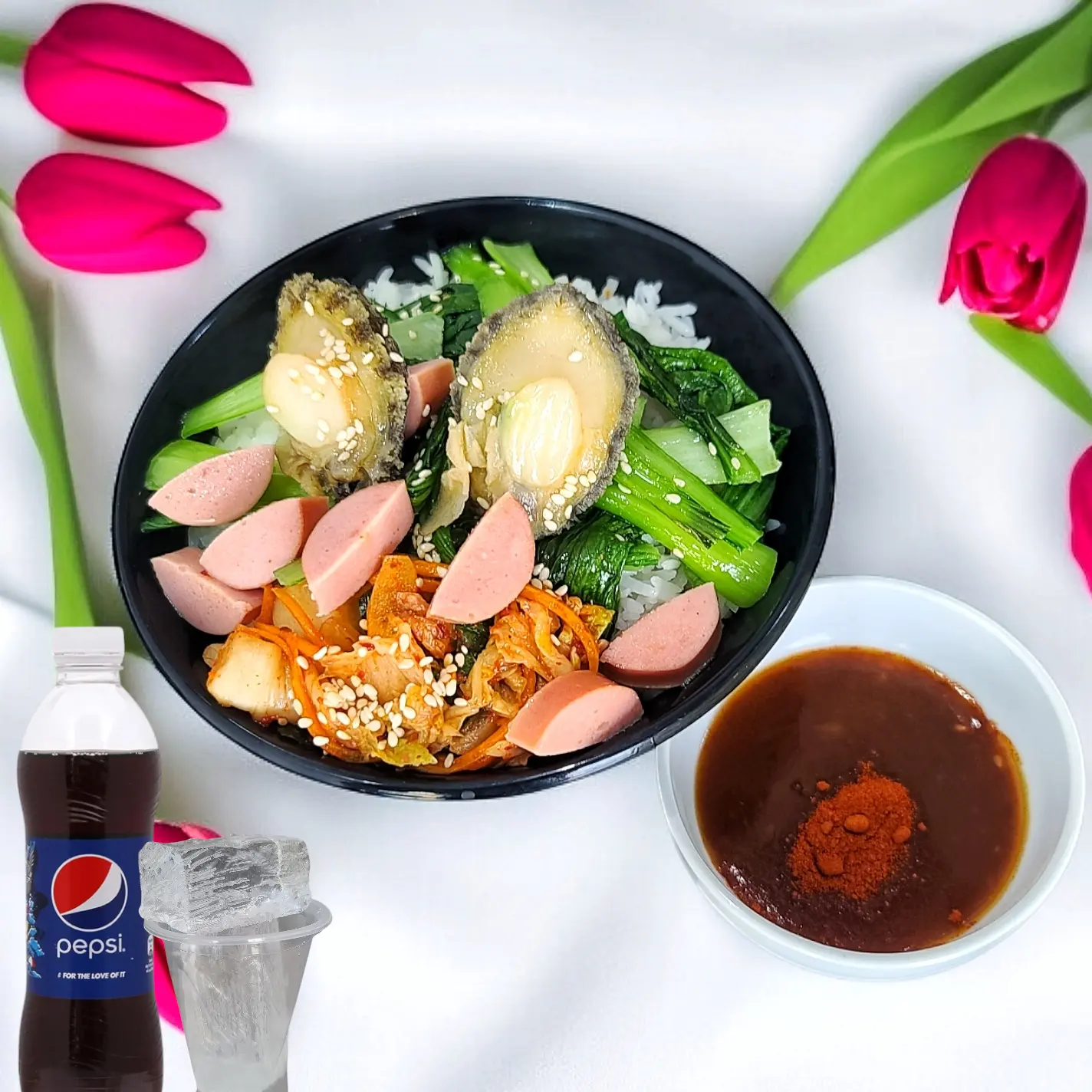 Hình ảnh Cơm trộn bào ngư kim chi + xúc xích đức