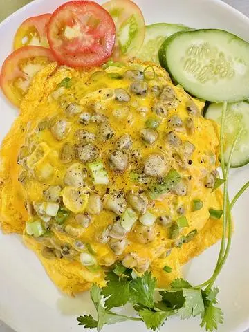 Hình ảnh Cơm hến phủ trứng