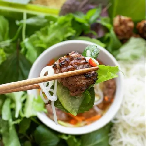 Hình ảnh Bún chả Hà Nội đặc biệt (lớn) + 1 trà sữa