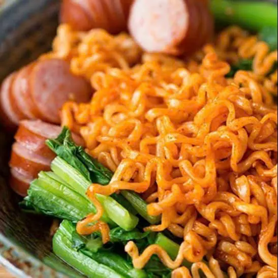 Hình ảnh Mì Trộn 2 Trứng 1 Xúc Xích
