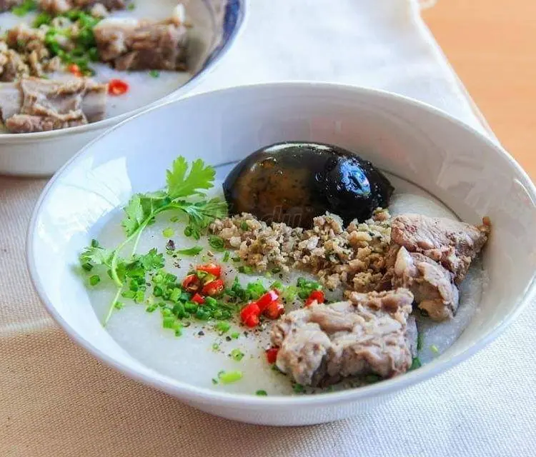 Hình ảnh Cháo Sườn+thịt bằm Và trứng bắc thảo