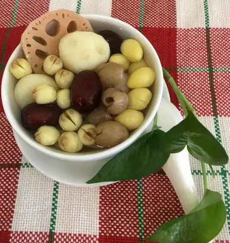 Hình ảnh Chè hạt sen thập cẩm