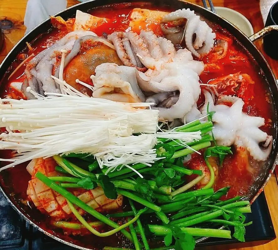 Hình ảnh Lẩu hải sản Hàn quốc