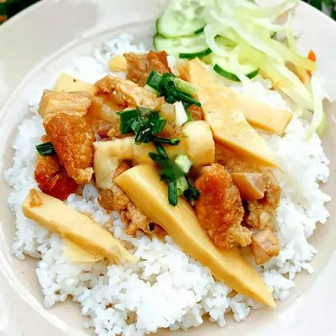 Hình ảnh Cơm thịt kho măng