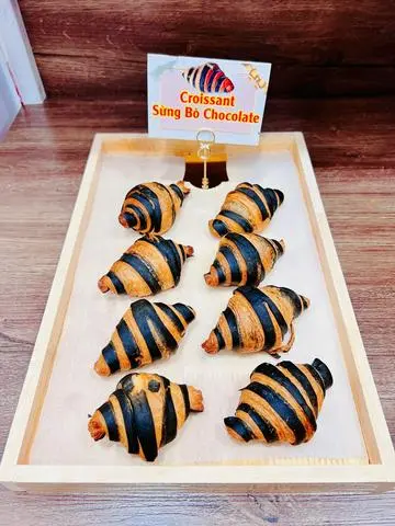 Hình ảnh Croissant Sừng Bò Socola Ngàn Lớp