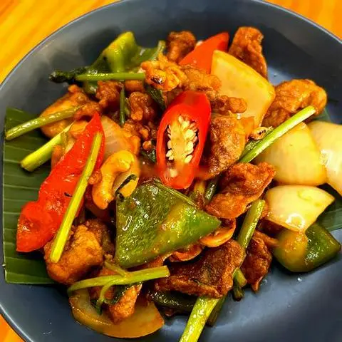 Hình ảnh Gà xào hạt điều