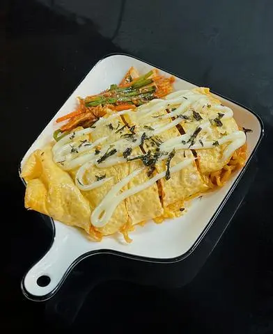 Hình ảnh Trứng Cuộn Mì Trộn Hàn Quốc 