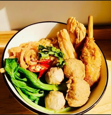 Hình ảnh Vegan dry curry noodles - mì cari khô thuần chay