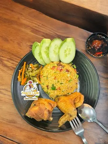Hình ảnh Cơm Dương Châu gà sốt tiêu đen - cánh gà