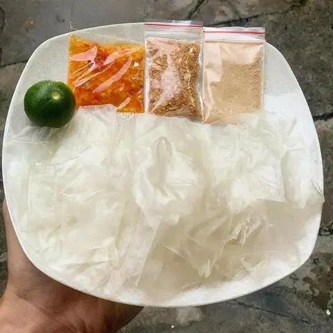 Hình ảnh Combo 3 bịch bánh tráng muối nhuyễn