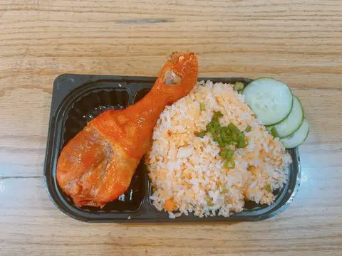 Hình ảnh Cơm đùi tỏi gà xối mỡ+ canh