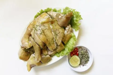 Hình ảnh Gà Hấp Xả Lá Chanh nửa con