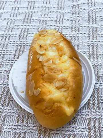 Hình ảnh Bánh mì sốt phô mai hạnh nhân