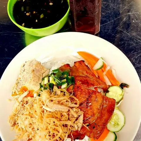 Hình ảnh Sườn bì chả - rong biển - nước uống