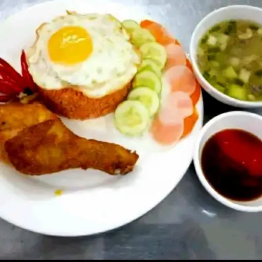 Hình ảnh Cơm Chiên Đùi Gà +Trứng Ốp La