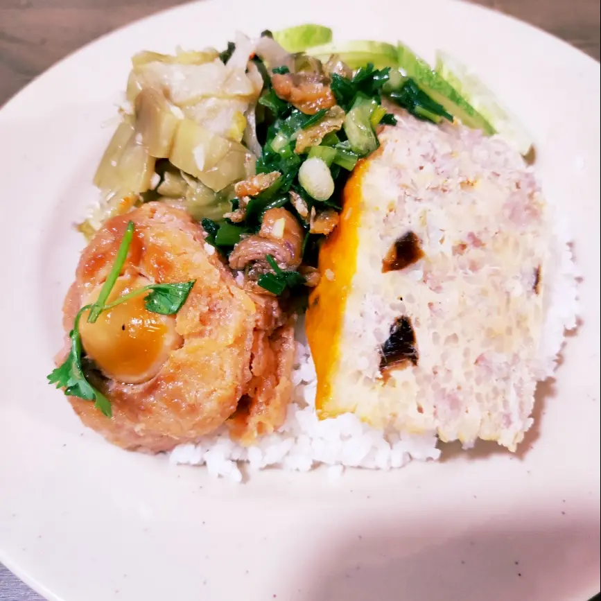 Hình ảnh Cơm Xíu Mại Chả 