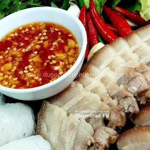 Hình ảnh Rau Sống Thịt Luộc (Tự Cuốn)
