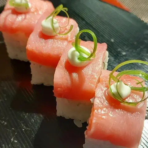 Hình ảnh Cuộn Cá Ngừ lớn