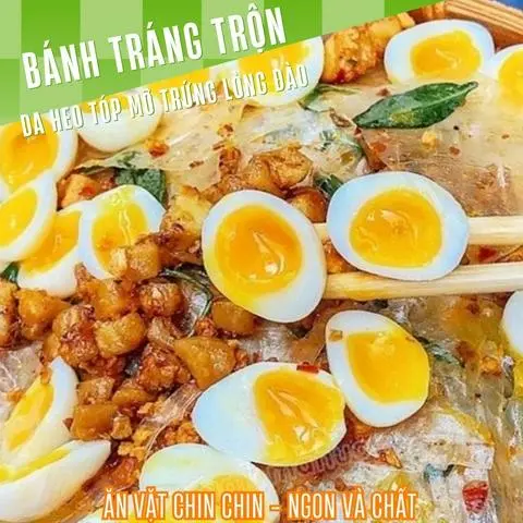 Hình ảnh Bánh tráng trộn da heo tóp mỡ trứng lòng đào