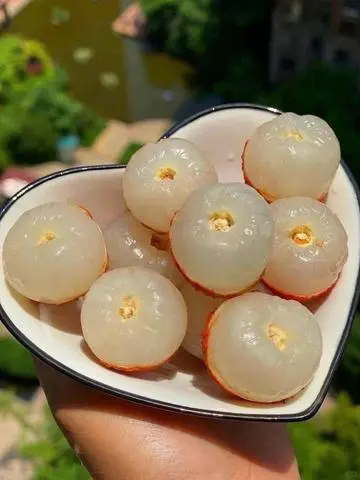 Hình ảnh Vải thiều bóc sẵn 