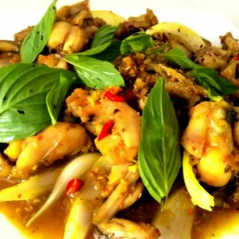 Hình ảnh Ếch Cà Ri 3 Con - Bánh Mì 1 Ổ