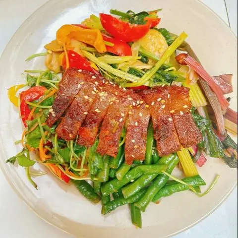 Hình ảnh Cơm Rau+Heo Quay 