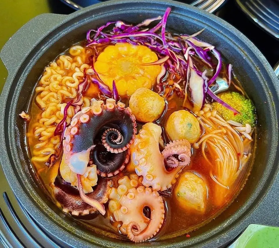 Hình ảnh Mì Kim Chi Bạch Tuộc