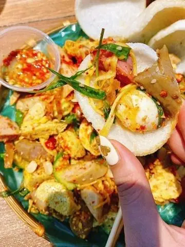 Hình ảnh Tré Trộn Thập Cẩm Phần Vừa(Tặng Kèm 1p bánh phồng tôm)