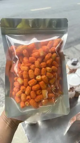 Hình ảnh Nui sấy màu cam