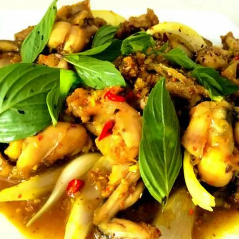 Hình ảnh Ếch Cari 2 Con - Bánh Mì 1 Ổ
