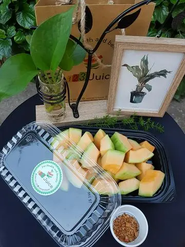 Hình ảnh Dưa lưới cắt miếng chấm muối 400gr