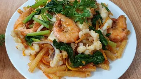 Hình ảnh Nui xào hải sản