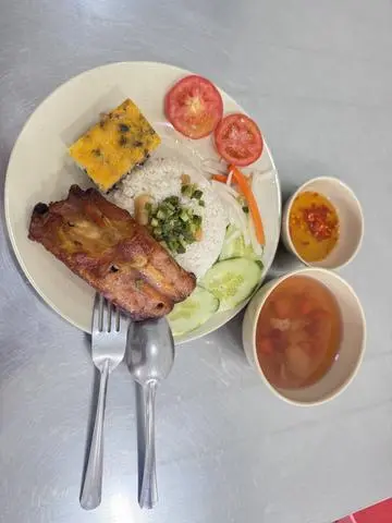 Hình ảnh Cơm tấm sườn cọng , chả