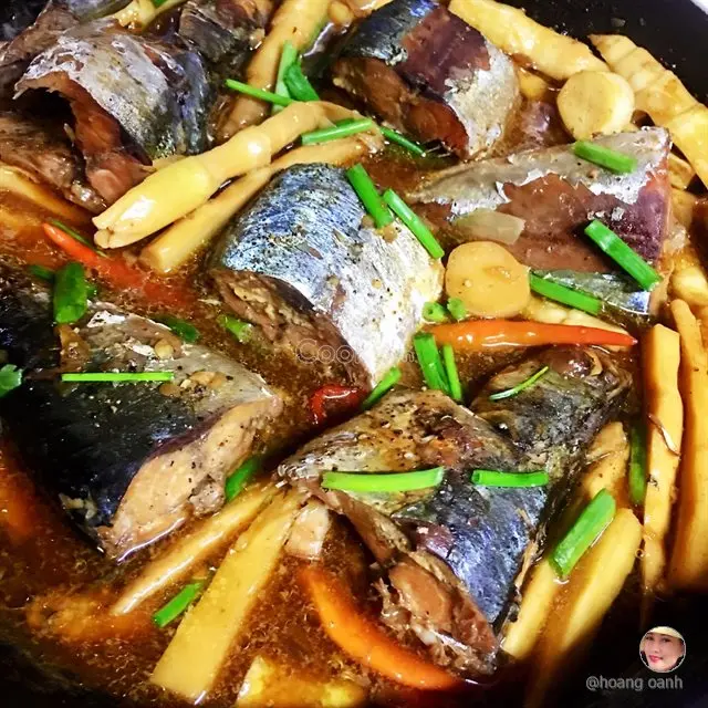 Hình ảnh Cơm cá nục kho măng