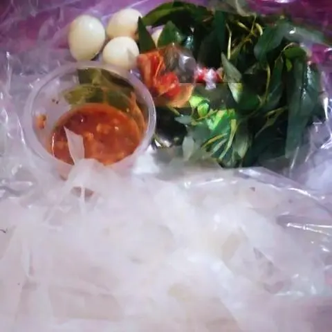 Hình ảnh Bánh tráng chấm 4 trứng cút
