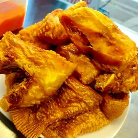Hình ảnh Cơm cá điêu hồng chiên tươi sốt cà