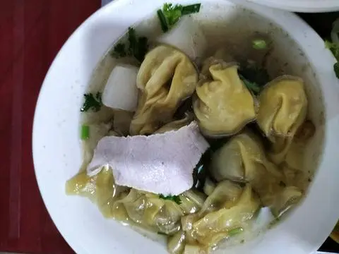 Hình ảnh Hoành thánh đầy đủ