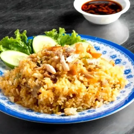 Hình ảnh Cơm chiên cá mặn, gà xé