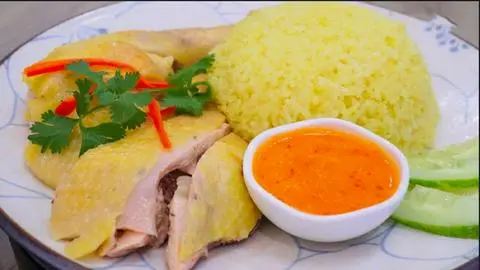 Hình ảnh Cơm Gà Luộc Da Giòn 