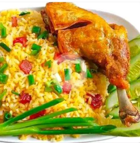 Hình ảnh Cơm chiên Dương Châu gà cháy tỏi 