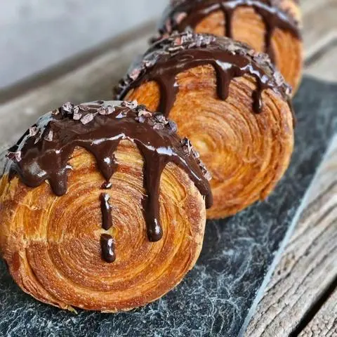 Hình ảnh Croissant Roll Tropical
