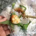 Hình ảnh Bánh tráng chấm truyền thống - có trứng